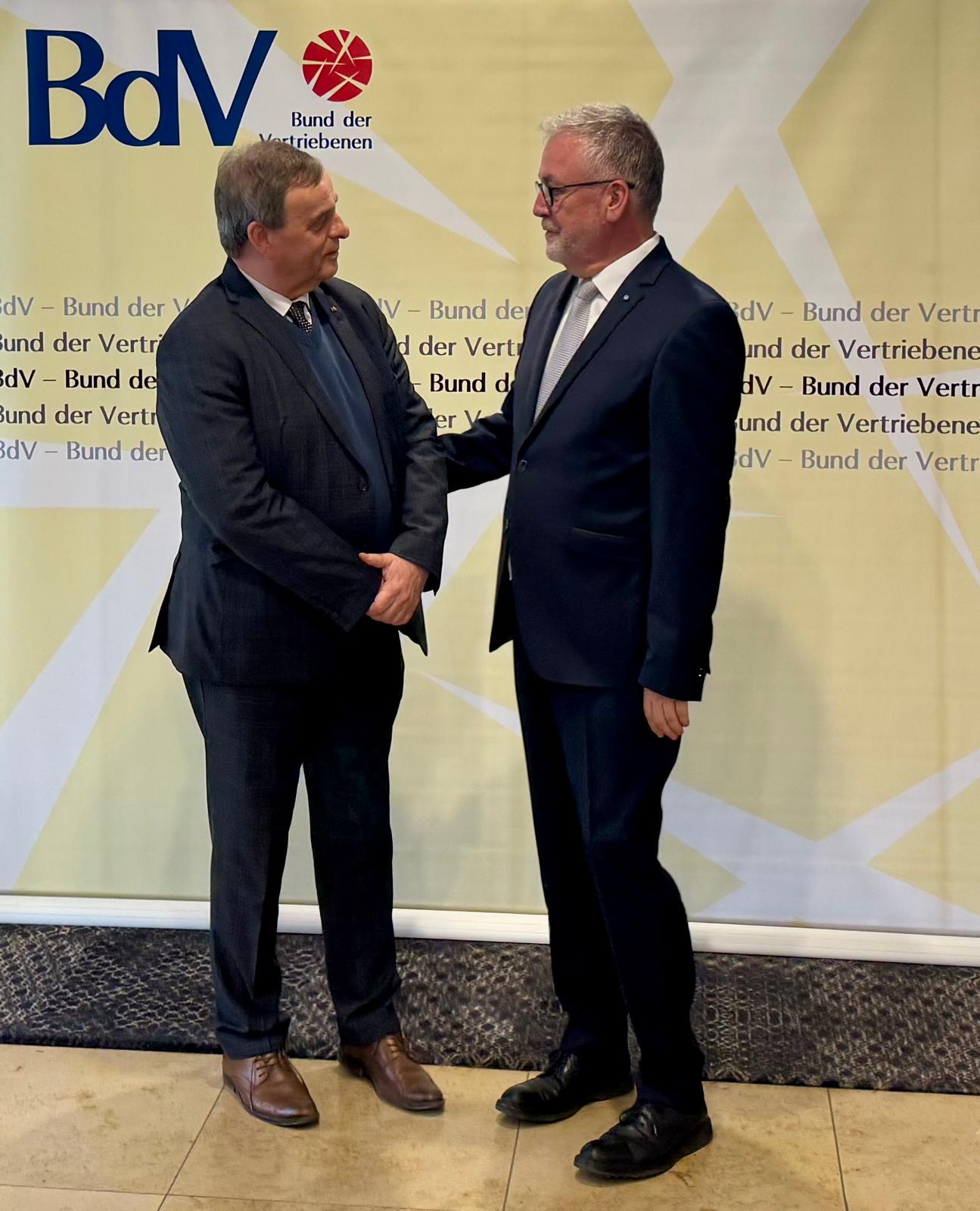 Dr. Bernd Fabritius erneut als Beauftragter der Bundesregierung für Aussiedlerfragen und nationale Minderheiten nominiert Dr. Bernd Fabritius erneut als Beauftragter der Bundesregierung für Aussiedlerfragen und nationale Minderheiten nominiert